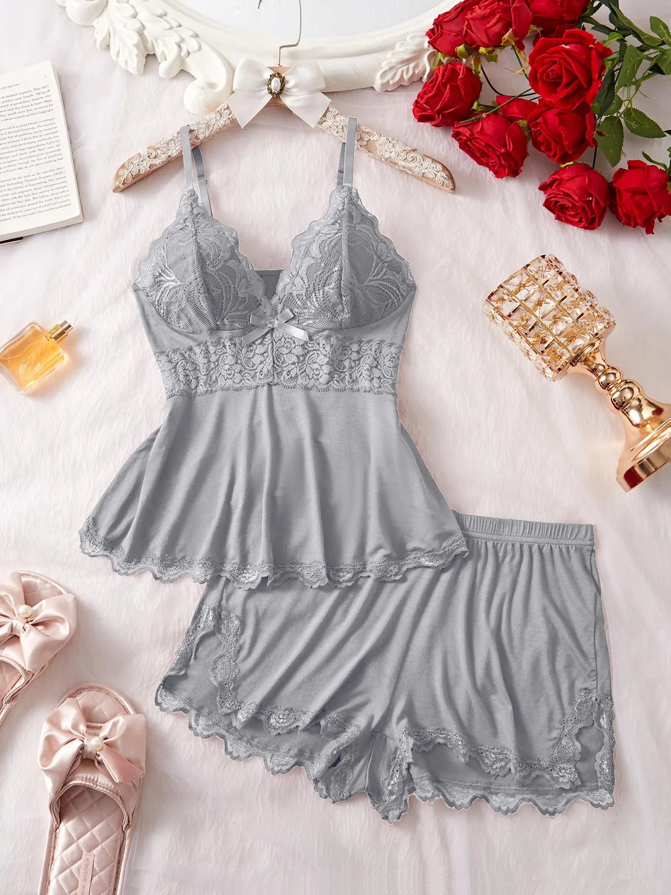 Women's Solid Color Lace Trim Spaghetti Strap Cami Top & Shorts Pyjama Two-piece Set